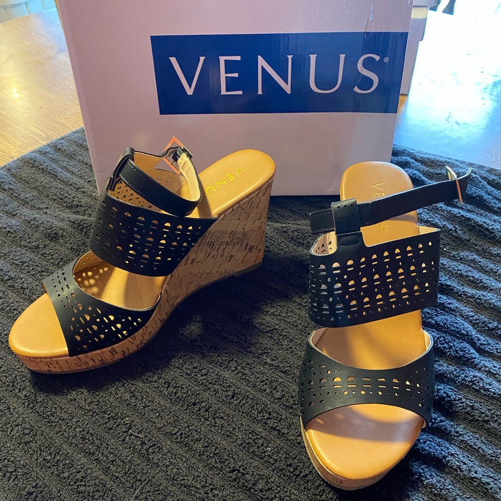 Venus: Dress Shoes